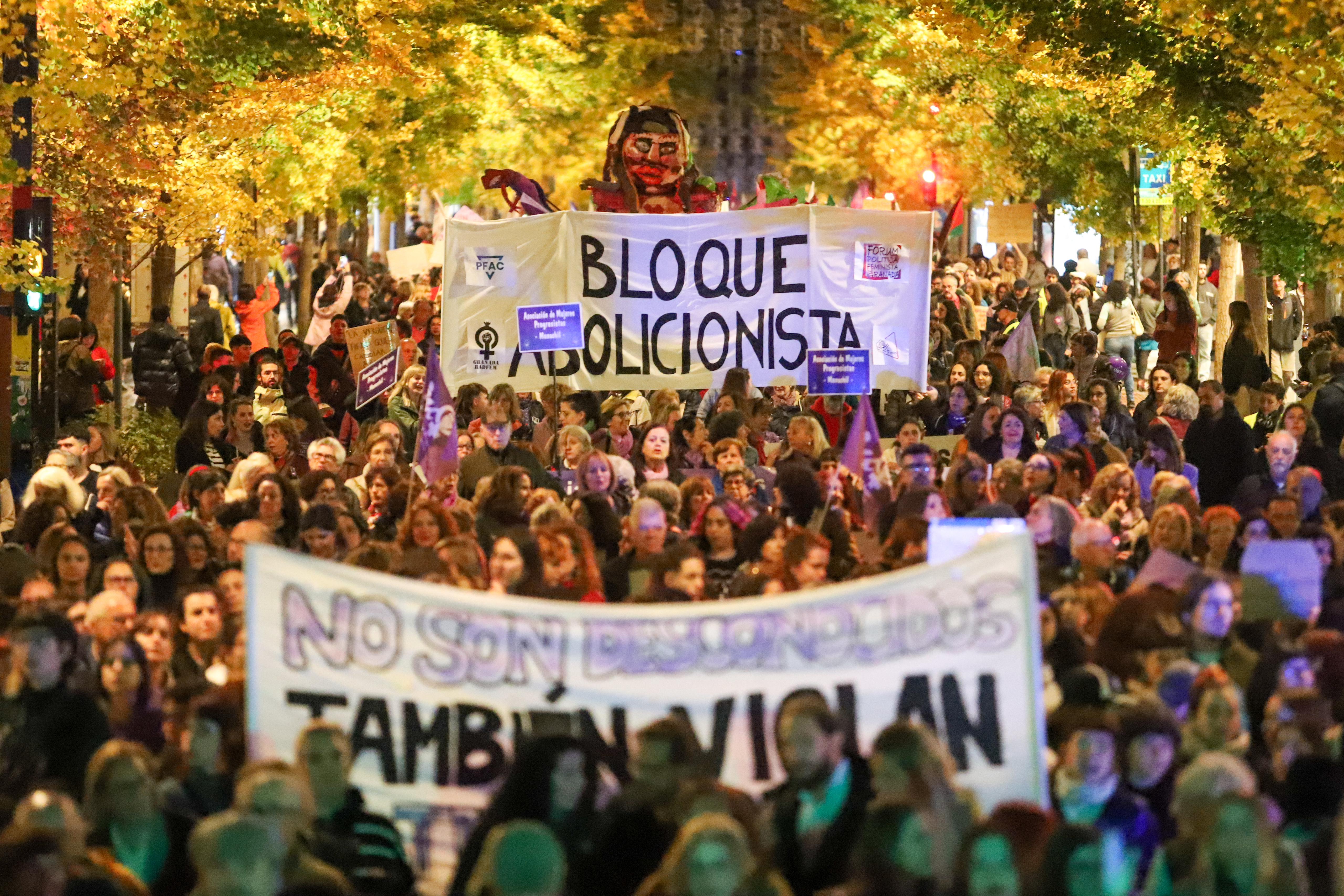 Las imágenes de Granada en Día de la Eliminación de la Violencia contra las Mujeres