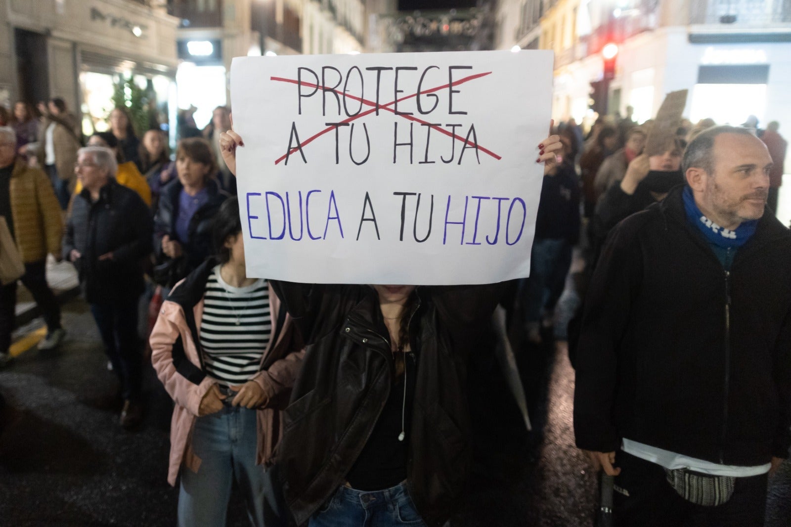 Las imágenes de Granada en Día de la Eliminación de la Violencia contra las Mujeres