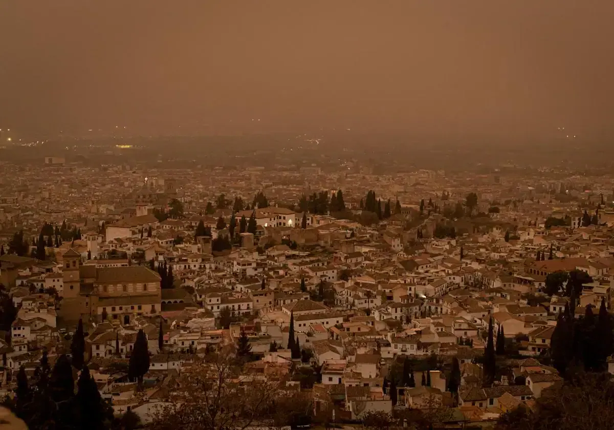 Avisos por lluvias de barro y temperaturas por encima de lo normal en Andalucía.