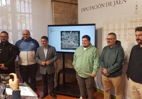 Los cinco estrellas Michelin junto a Paco Reyes en la presentación de la cena solidaria.