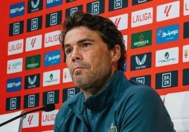 Rubi comparece en sala de prensa.