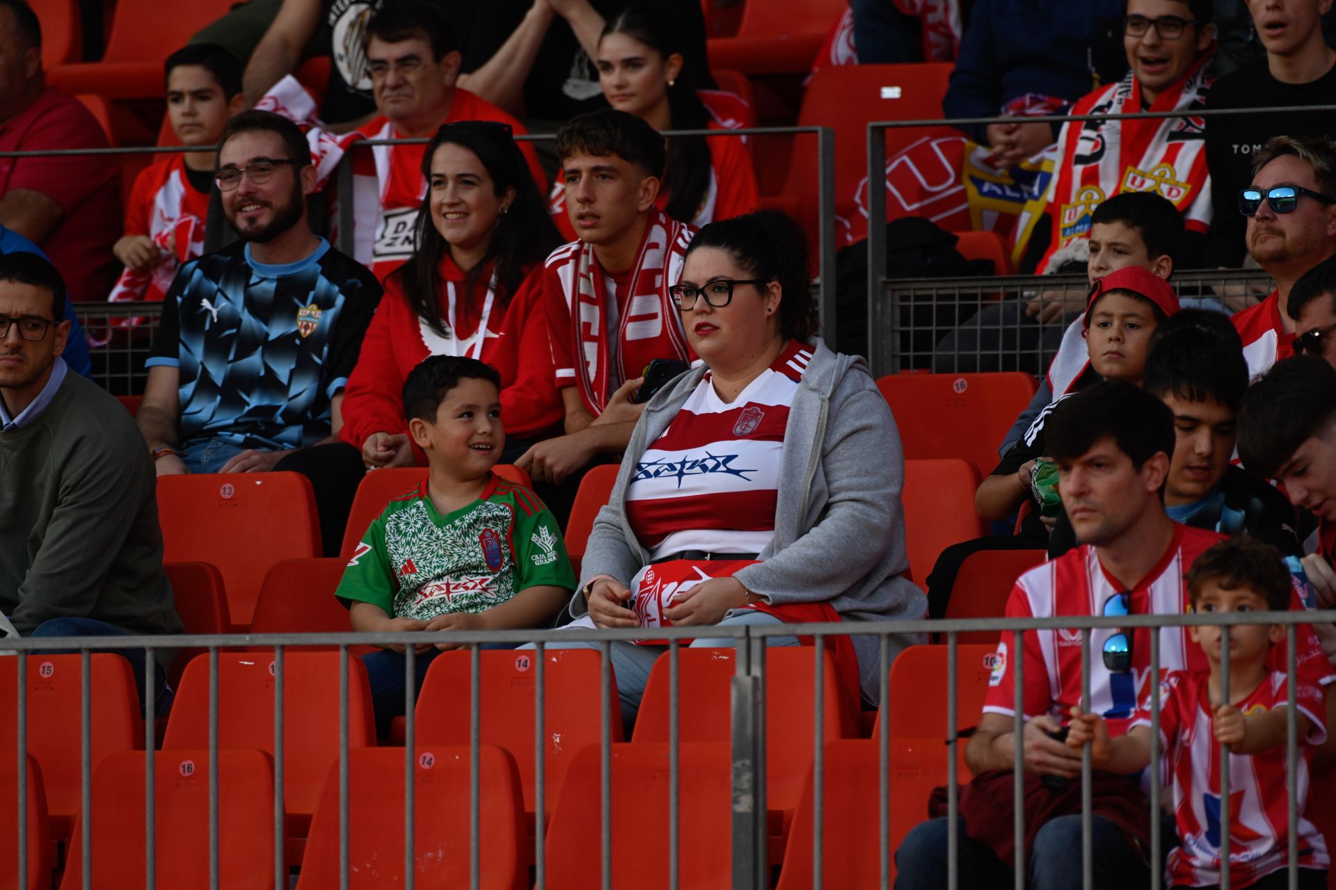 Encuéntrate en la previa y en el estadio en el Almería-Granada