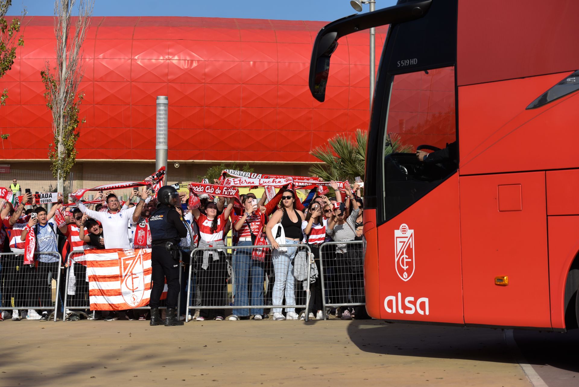 Encuéntrate en la previa y en el estadio en el Almería-Granada