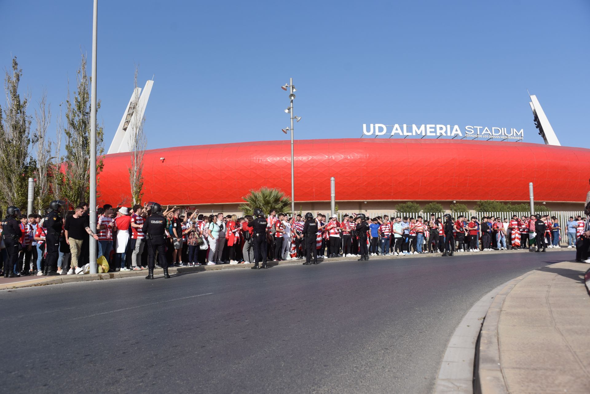 Encuéntrate en la previa y en el estadio en el Almería-Granada