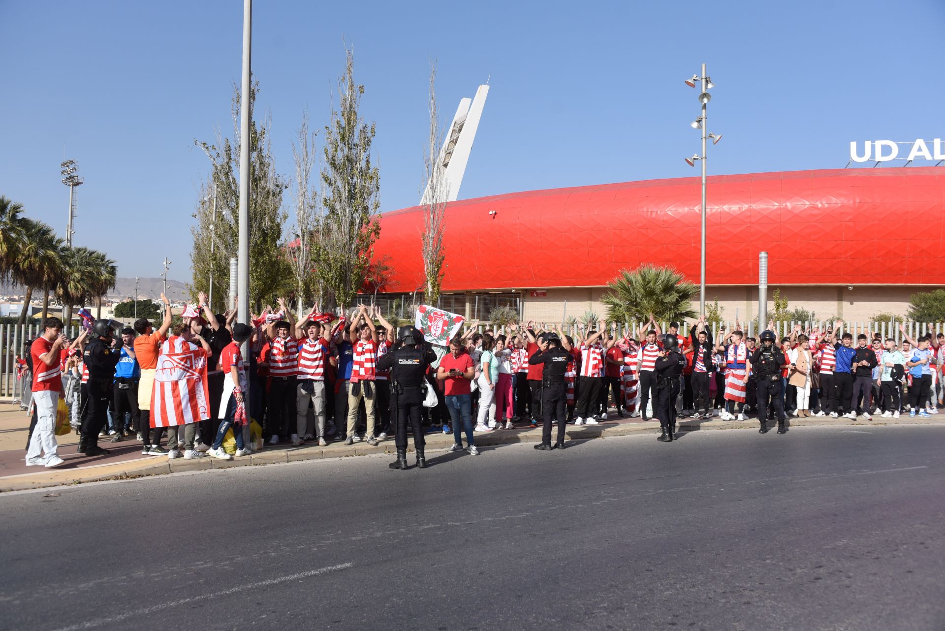 Encuéntrate en la previa y en el estadio en el Almería-Granada