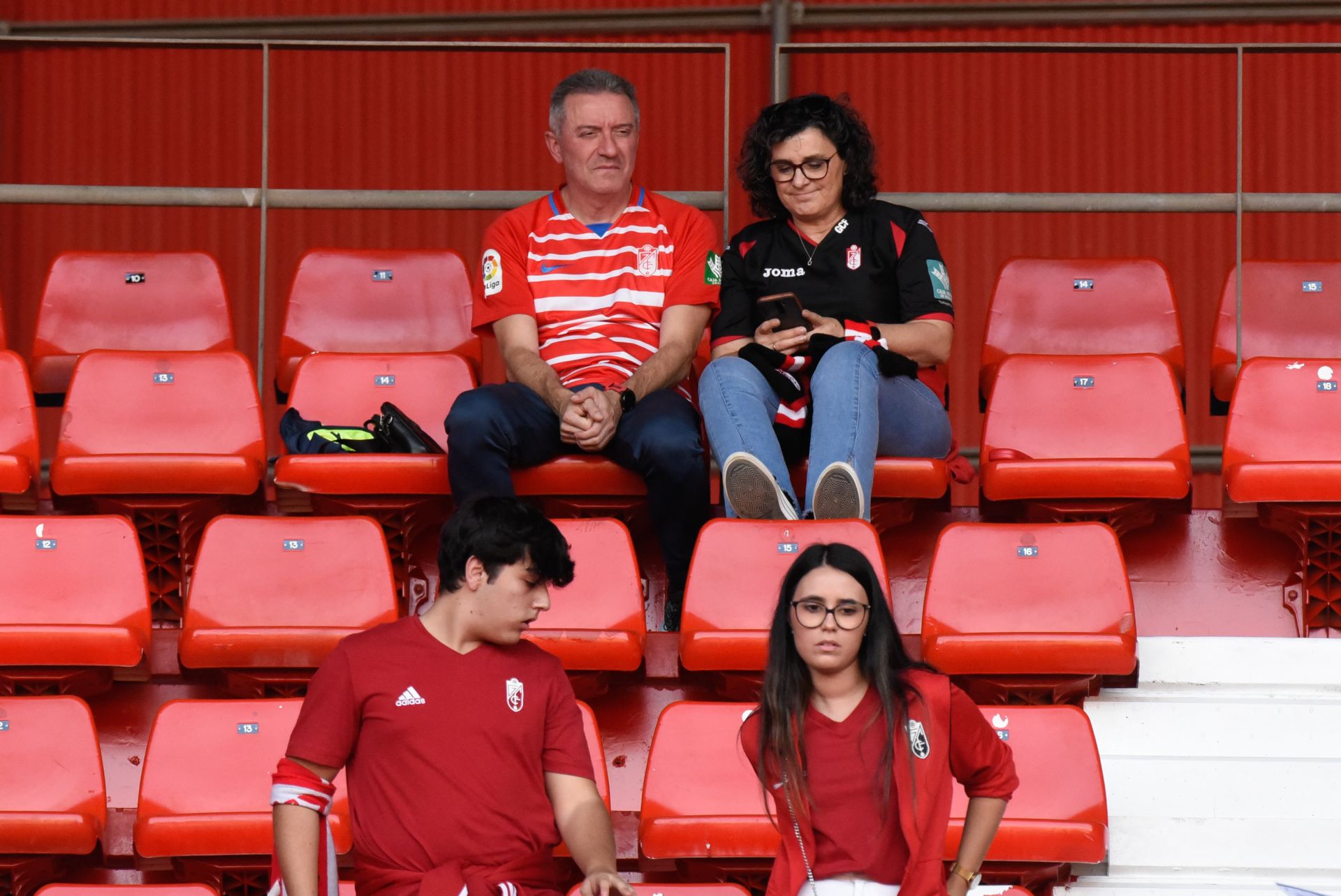 Encuéntrate en la previa y en el estadio en el Almería-Granada