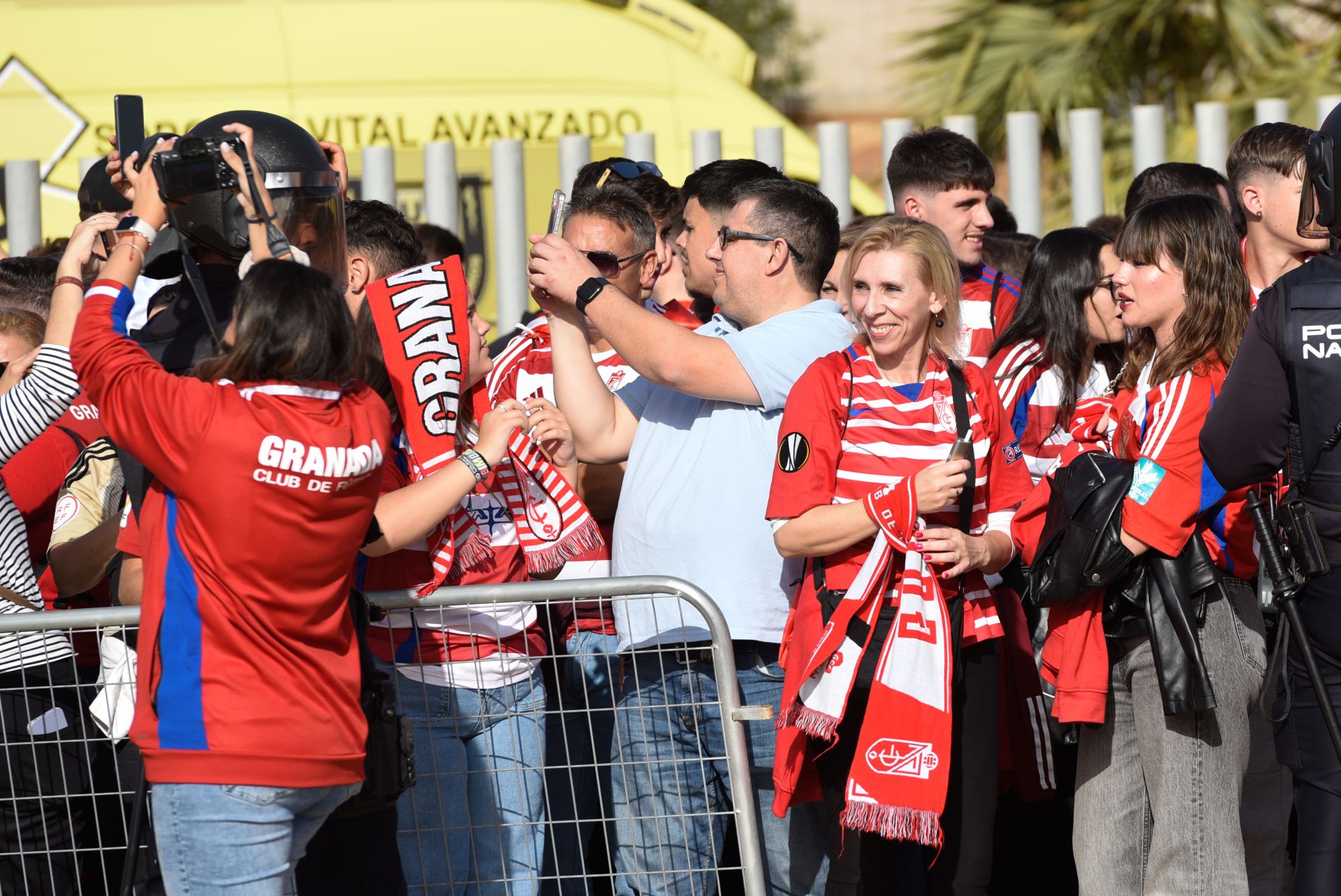 Encuéntrate en la previa y en el estadio en el Almería-Granada