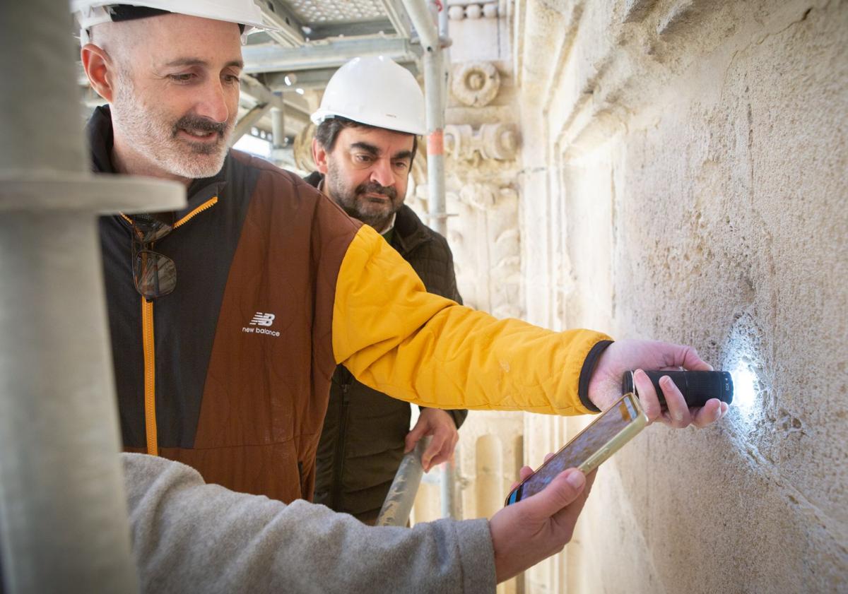 Imagen principal - Descubriendo los fósiles en la torre de la Catedral. 