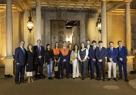 La foto de familia tras la ceremonia de entrega de las distinciones