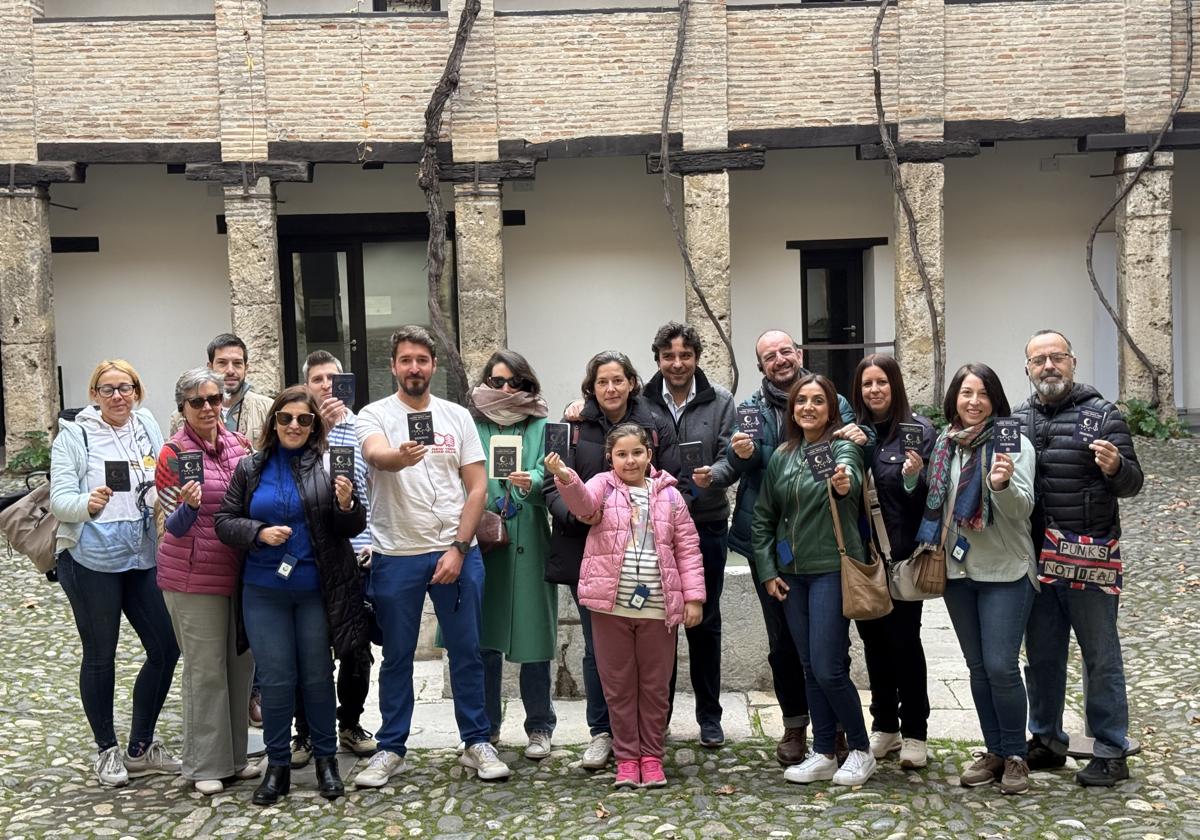 Los 'peregrinos' al inicio de la ruta guiada.