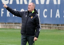 El entrenador zaragocista, en un entrenamiento.