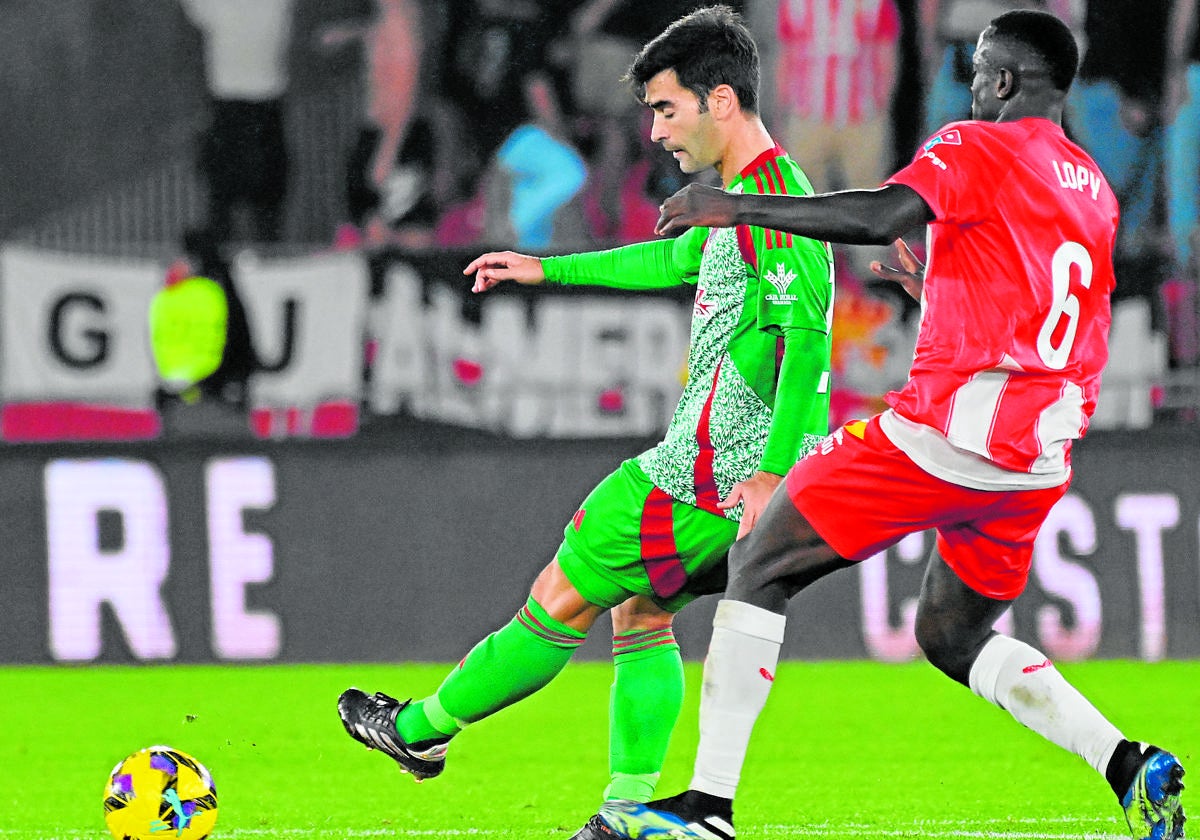 Manu Trigueros, probable titular en Copa, en sus minutos en Almería.