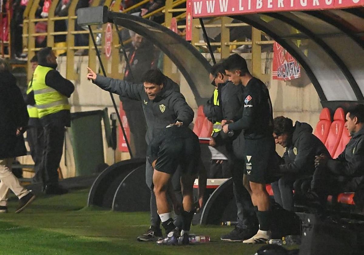 Rubi dando instruciones a Arnau