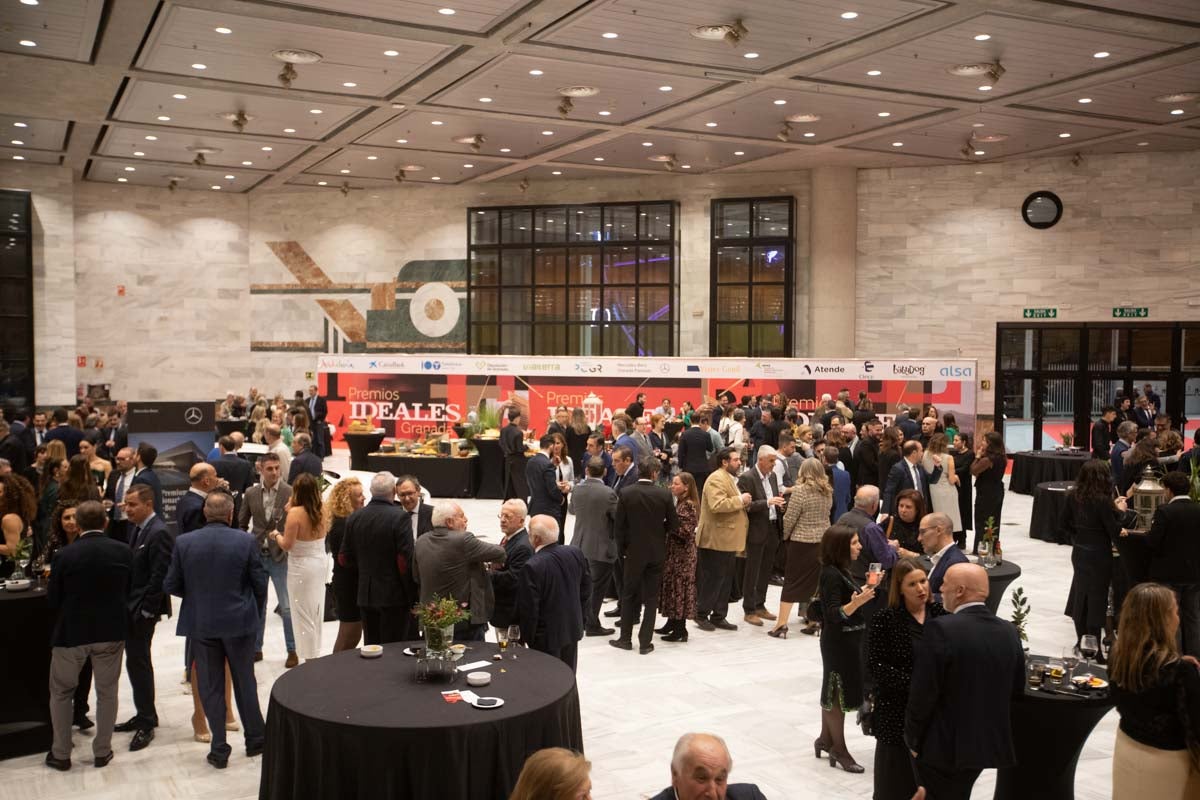 La alfombra roja y el cóctel de los IDEALES