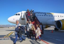 Viajeros de Vueling aterrizando en el aeropuerto de Granada Jaén.