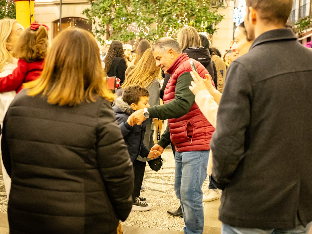 El Centro de Granada, abarrotado para ver la iluminación navideña