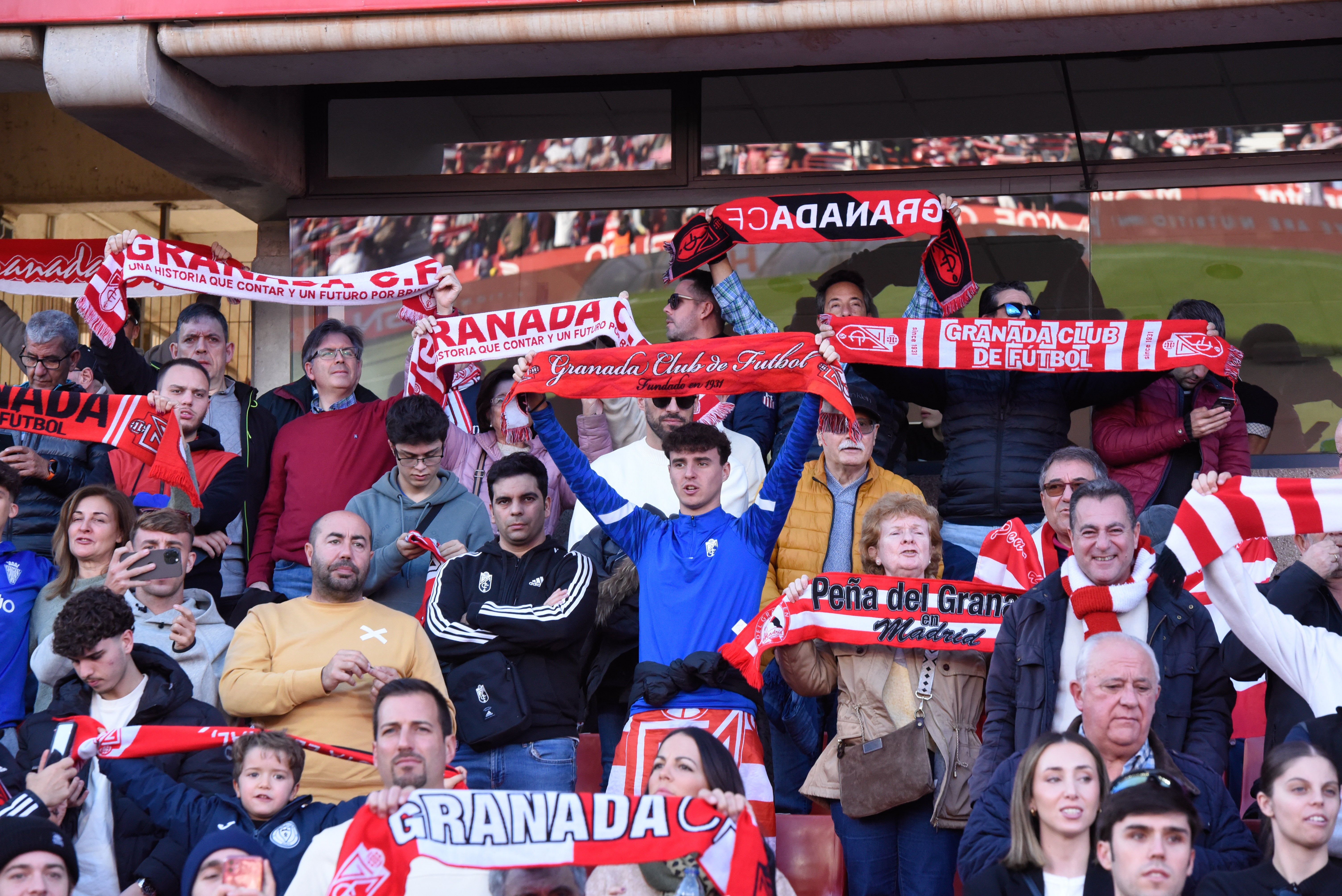 Búscate en la grada de Los Cármenes en el Granada-Racing