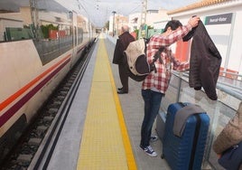 Estación de Huércal-Viator, activa mientras finalizan las obras del soterramiento en Almería.