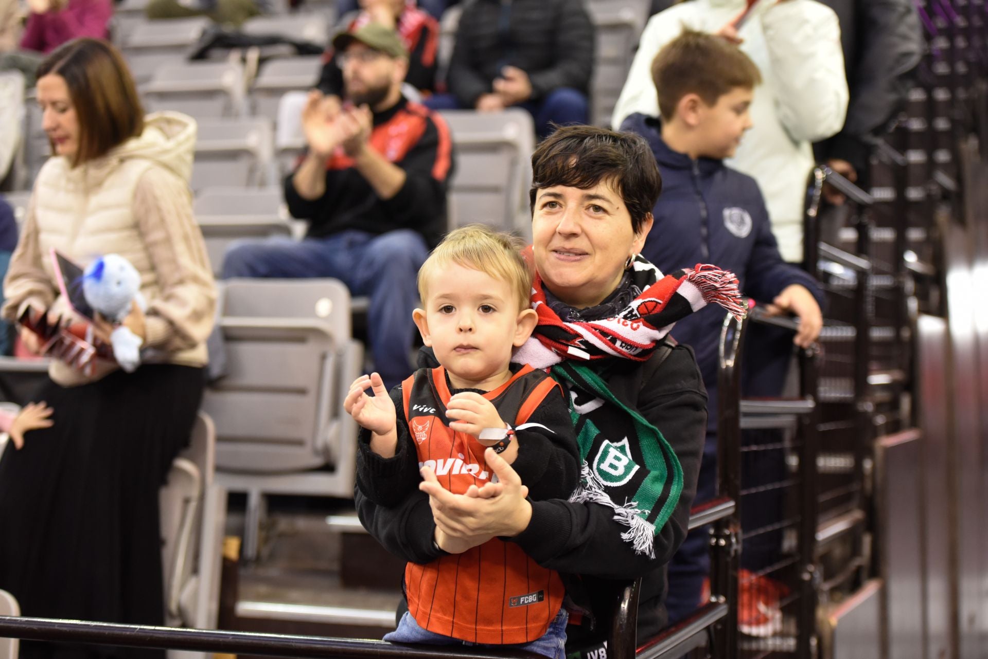 Encuéntrate en la grada del Palacio de Deportes en el Covirán - Joventut