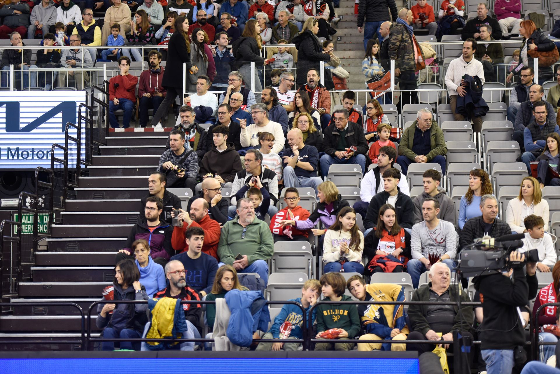 Encuéntrate en la grada del Palacio de Deportes en el Covirán - Joventut