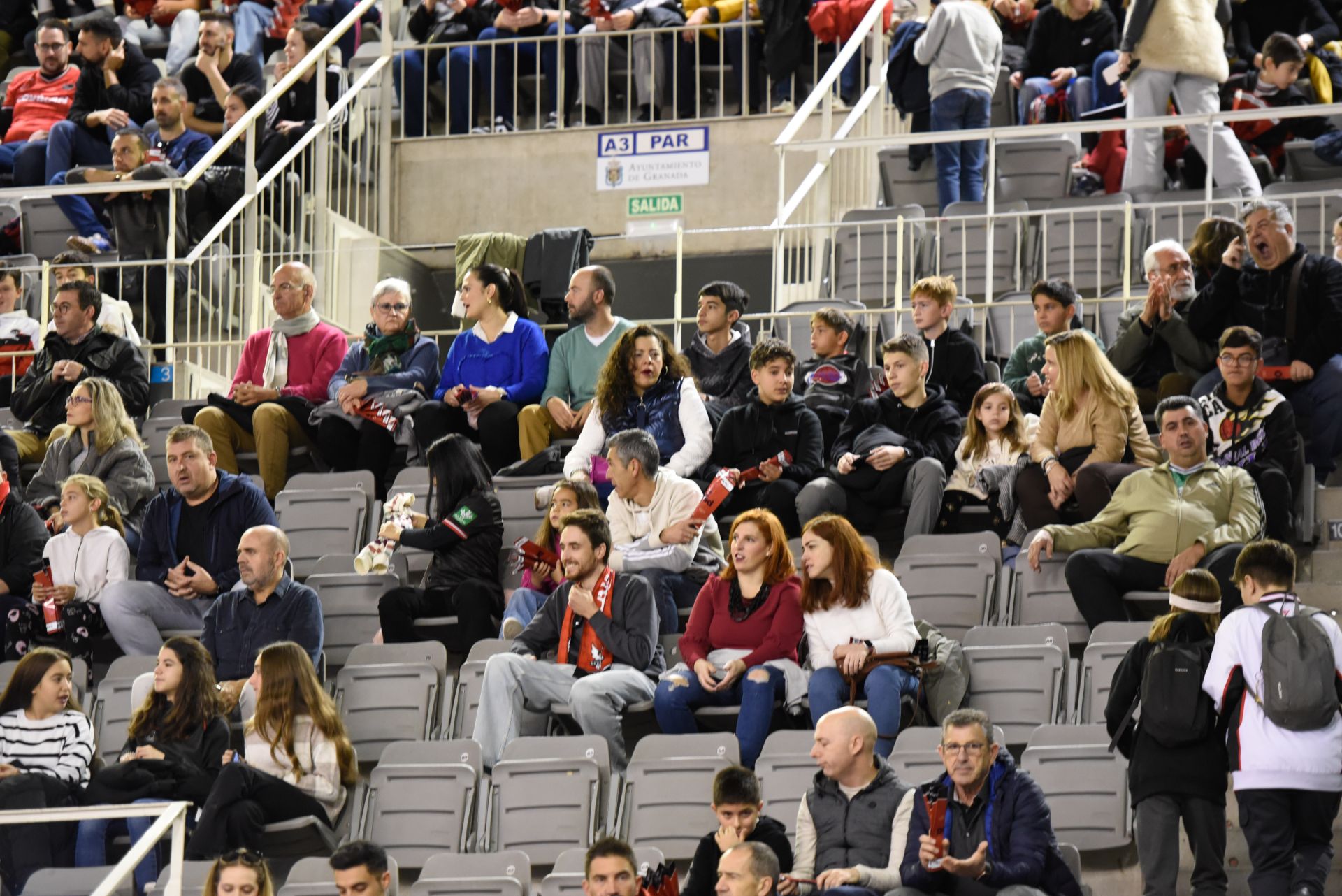 Encuéntrate en la grada del Palacio de Deportes en el Covirán - Joventut