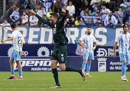 El indálico Édgar González celebra el gol del empate.