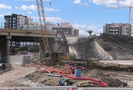 Caída del primer tramo de tablero del puente de la Autovía del Aeropuerto.