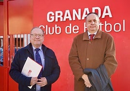 Los representantes de los accionistas minoritarios, José Guerrero y Mariano de Damas, al acceder a Los Cármenes.