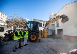 Demolición del complejo turístico.