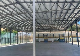 Pista polideportiva del colegio Castillo de Alhabar.