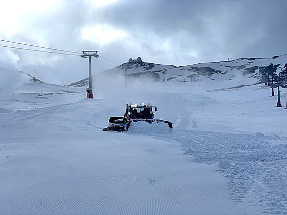 Sierra Nevada, lista para abrir a los esquiadores.