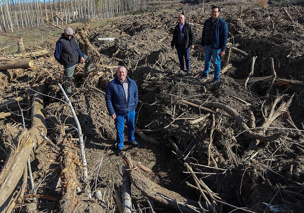 Agricultores de Guadix afectados por los daños de la primera DANA.