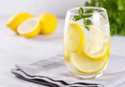 Agua de mar con limón: Descubre 10 beneficios sorprendentes para tu salud