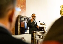 Sergio García, durante la lectura de su discurso, en el paraninfo de Derecho.