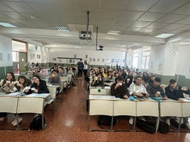 Estudiantes solidarios de Economía.