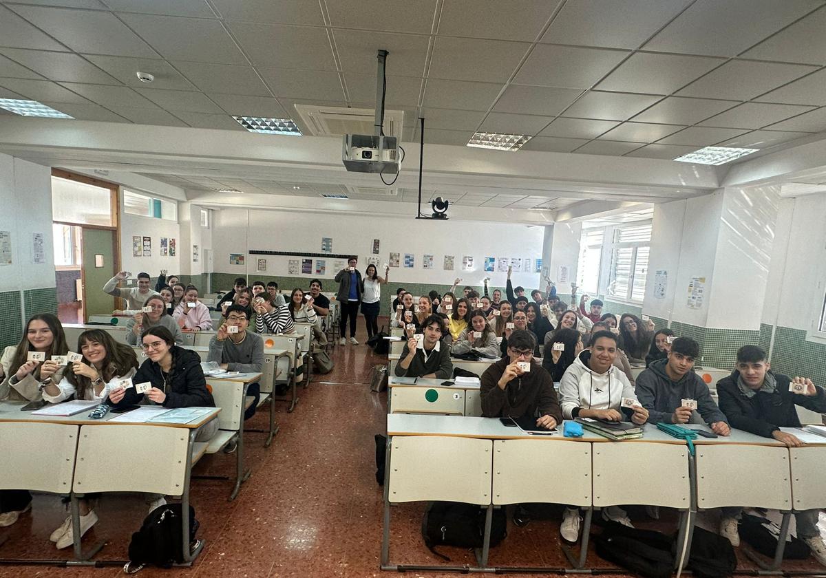 Estudiantes solidarios de Economía.