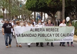 Una imagen de archivo de una protesta por la mejora de la sanidad en Almería.