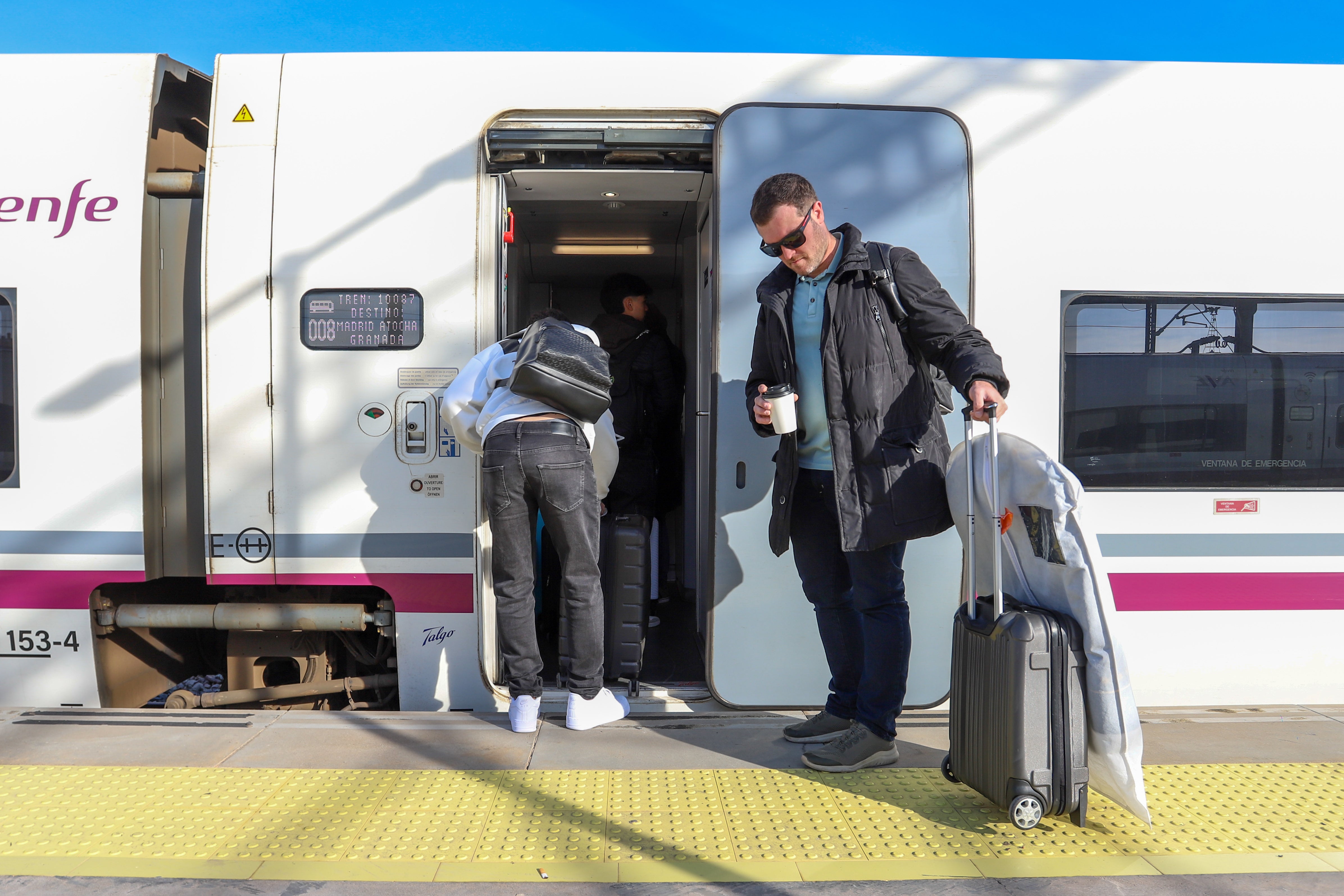 Las imágenes de la llegada de la cuarta frecuencia de tren con Madrid