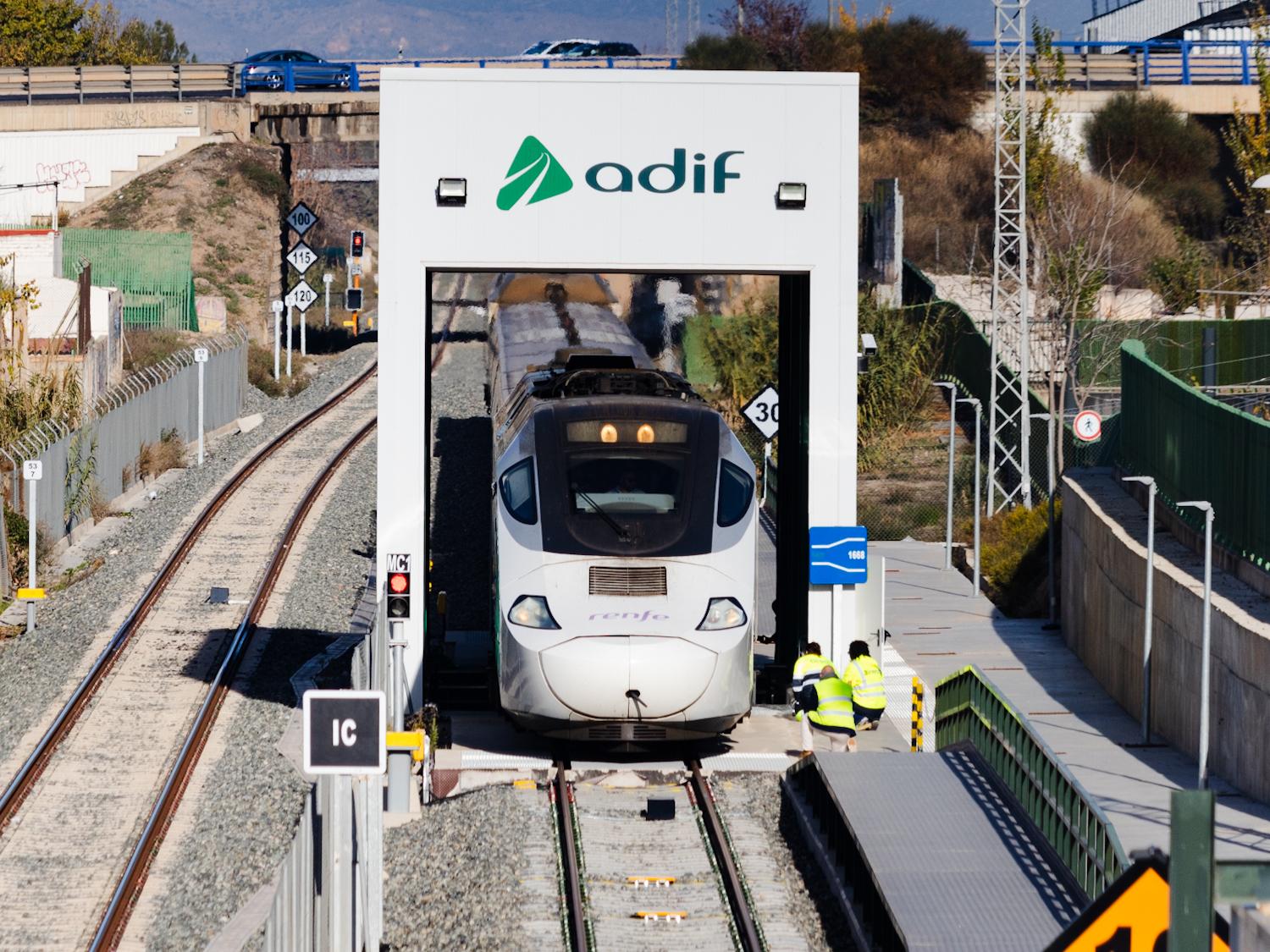 Las imágenes de la llegada de la cuarta frecuencia de tren con Madrid