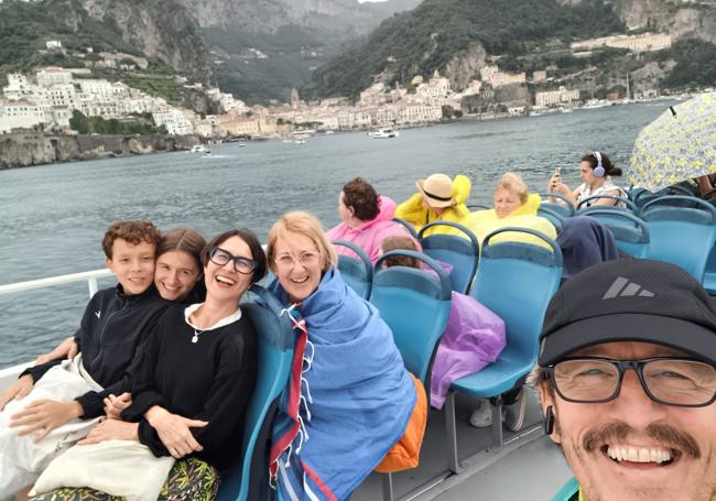 La familia Echenique Carrascal en la costa Amalfitana tras volar a Nápoles.