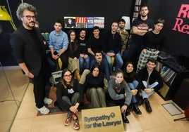 El equipo de Sympathy For The Lawyer.