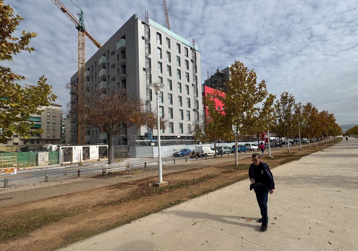 Edificio de VPO que la empresa de Diputación, Visogsa, está terminando en la Chana.