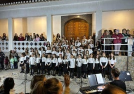 Niños del Coro Escolar 'Cardenal Belluga'.