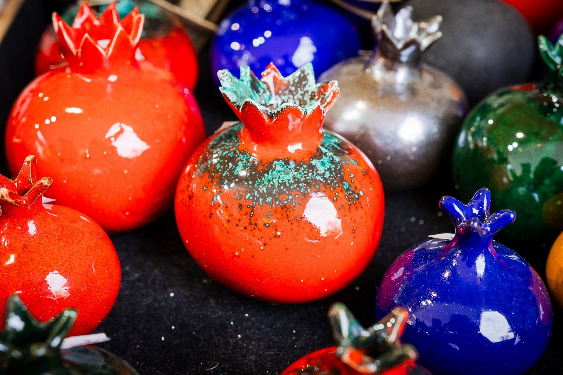 Así son las mil granadas que puedes encontrar en el mercado navideño