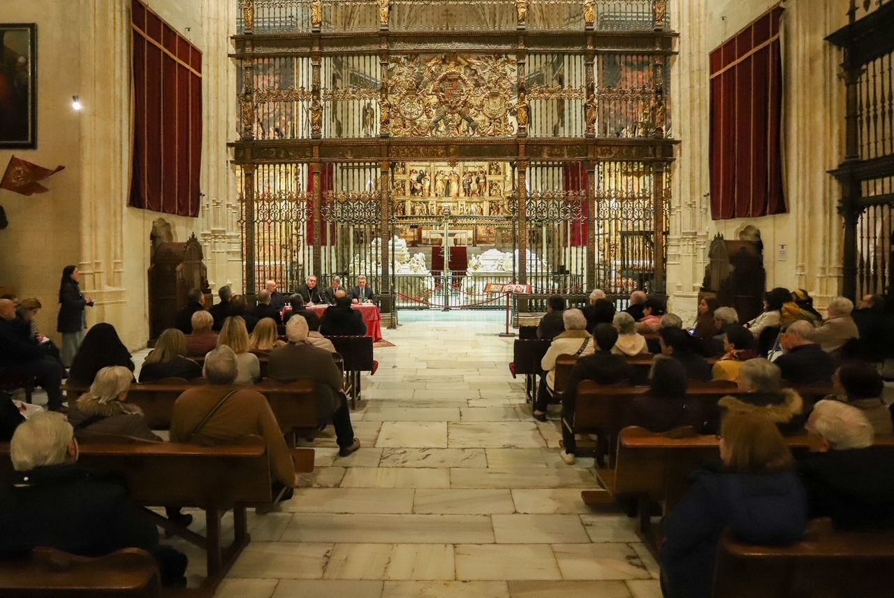 Momento de la presentación del libro en la Capilla Real.