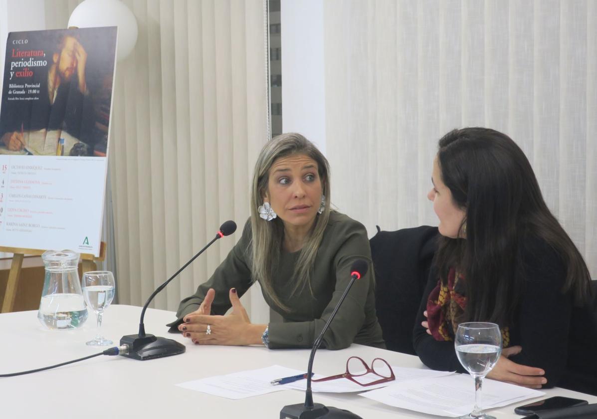 Karina Sainz Borgo y Betty Hernández, ayer en la Biblioteca de Andalucía.