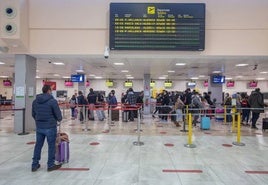 Panel de salidas del aeropuerto de Granada.