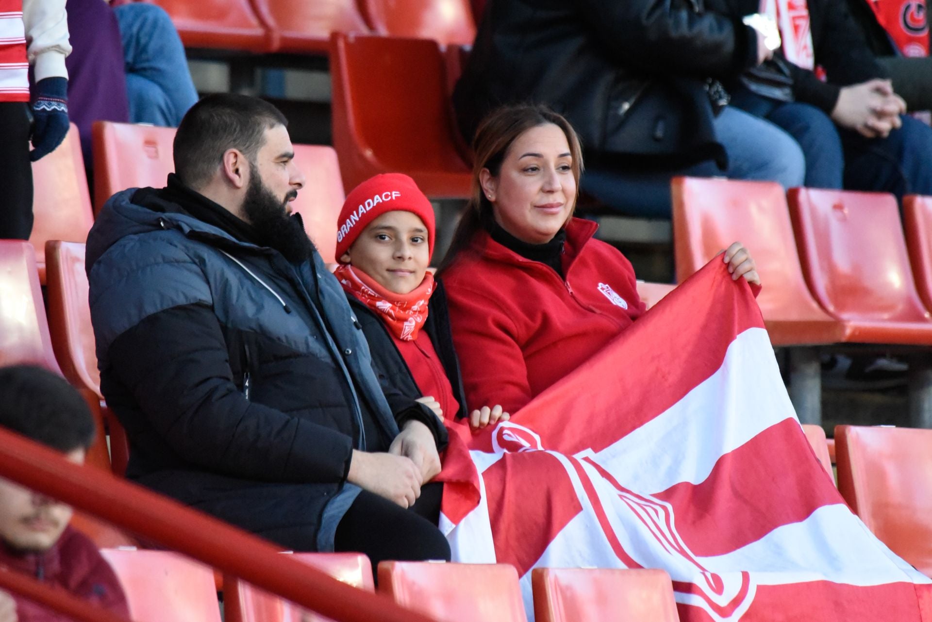 Encuéntrate en la grada en el Granada femenino-Sevilla