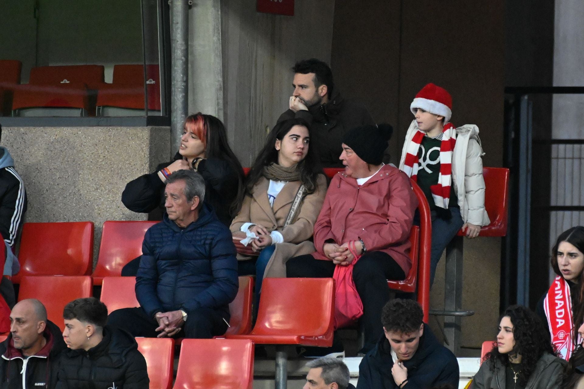 Encuéntrate en la grada en el Granada femenino-Sevilla