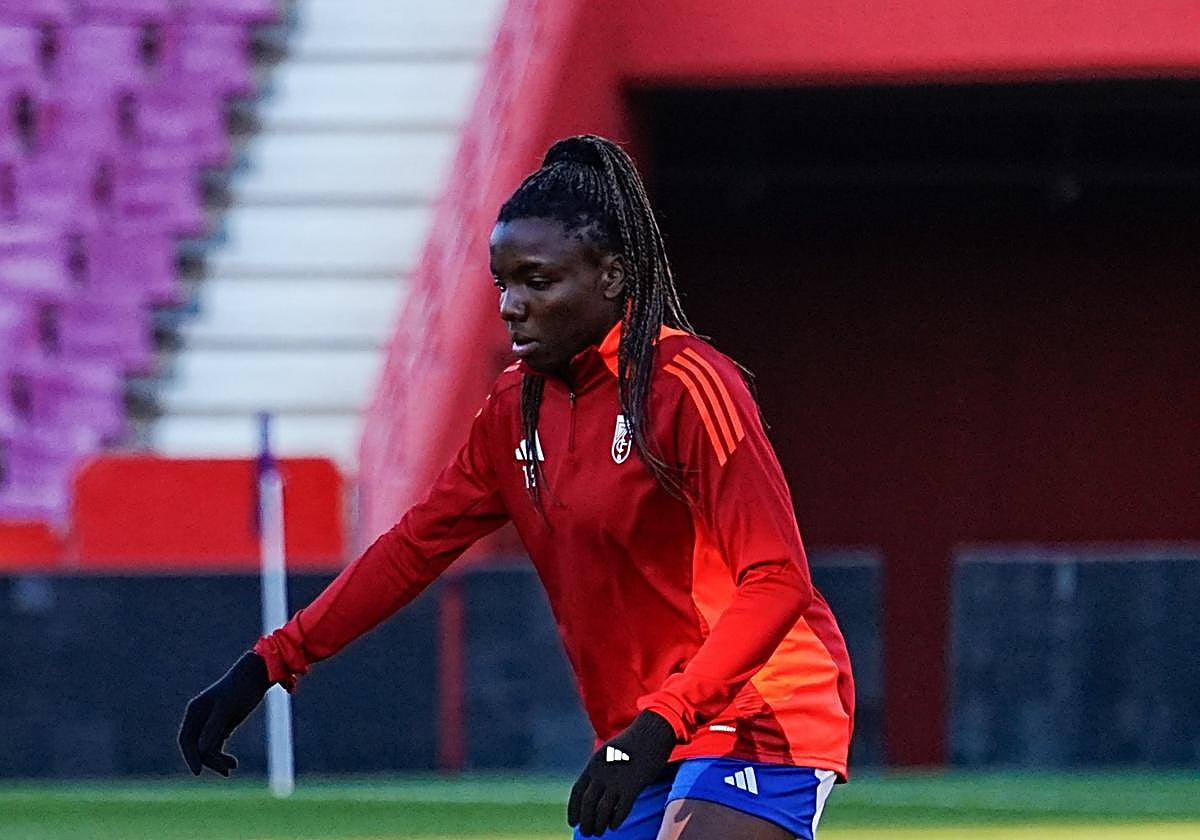 Las jugadoras del Granada en Los Cármenes.